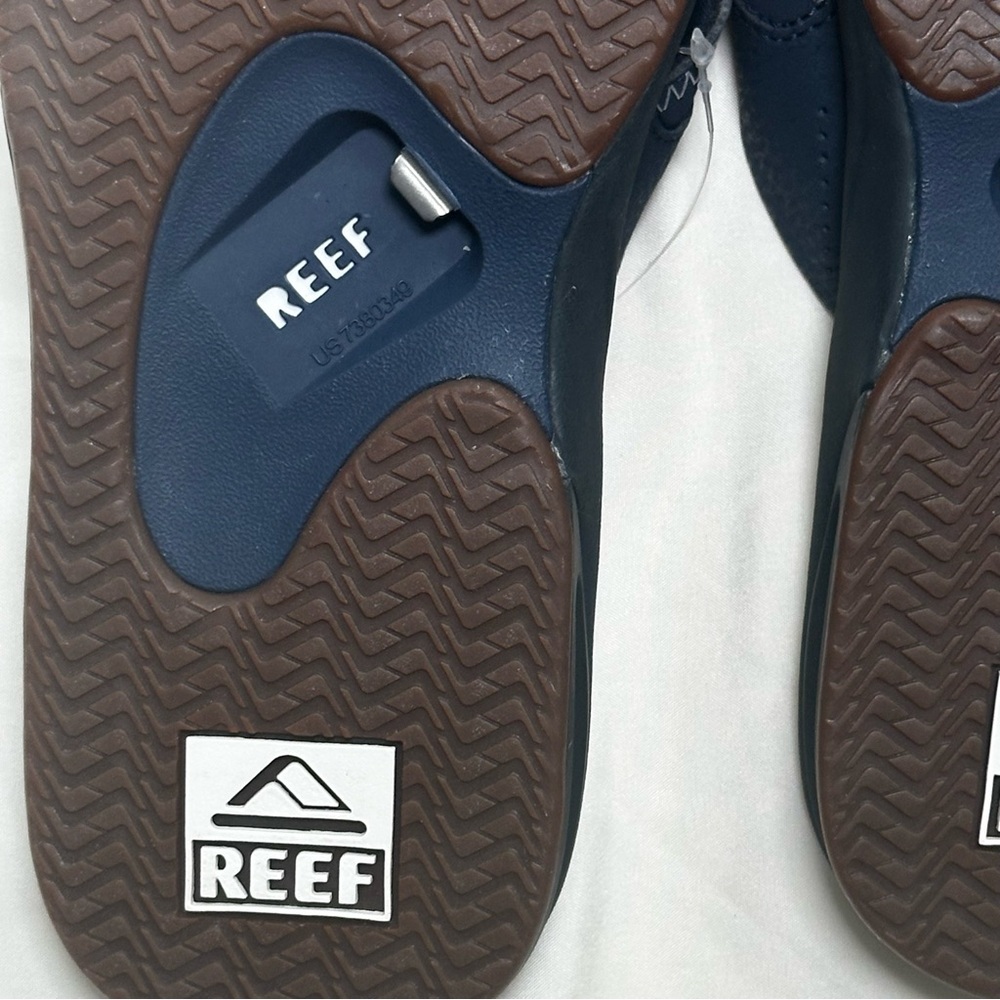 REEF Fanning Men’s Flip Flops Size 9 Navy Bottle Opener Sandals NWT Arch Support - Picture 8 of 8